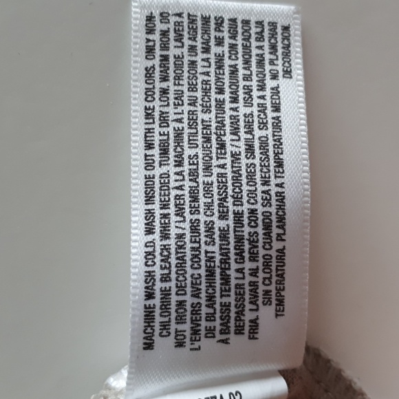 Old Navy Women's T Shirt - Picture 6 of 7